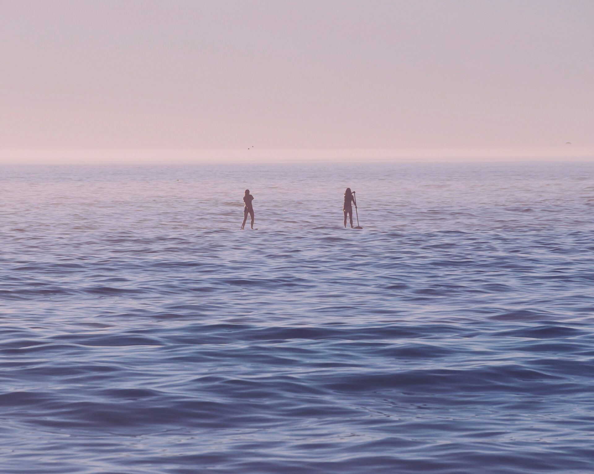 два человека в море